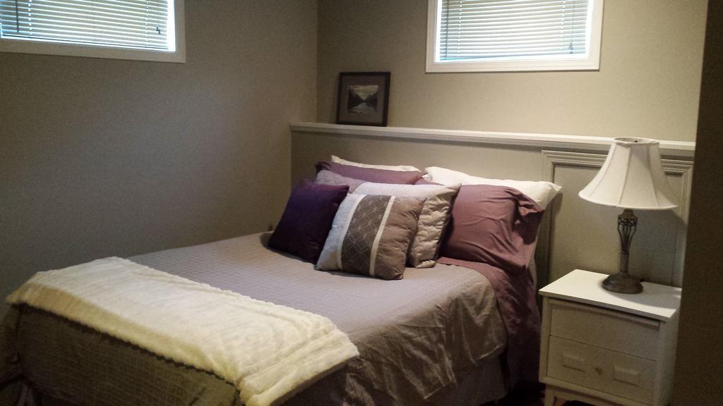 Fully Furnished On Broadway In Moncton Lejlighed Eksteriør billede