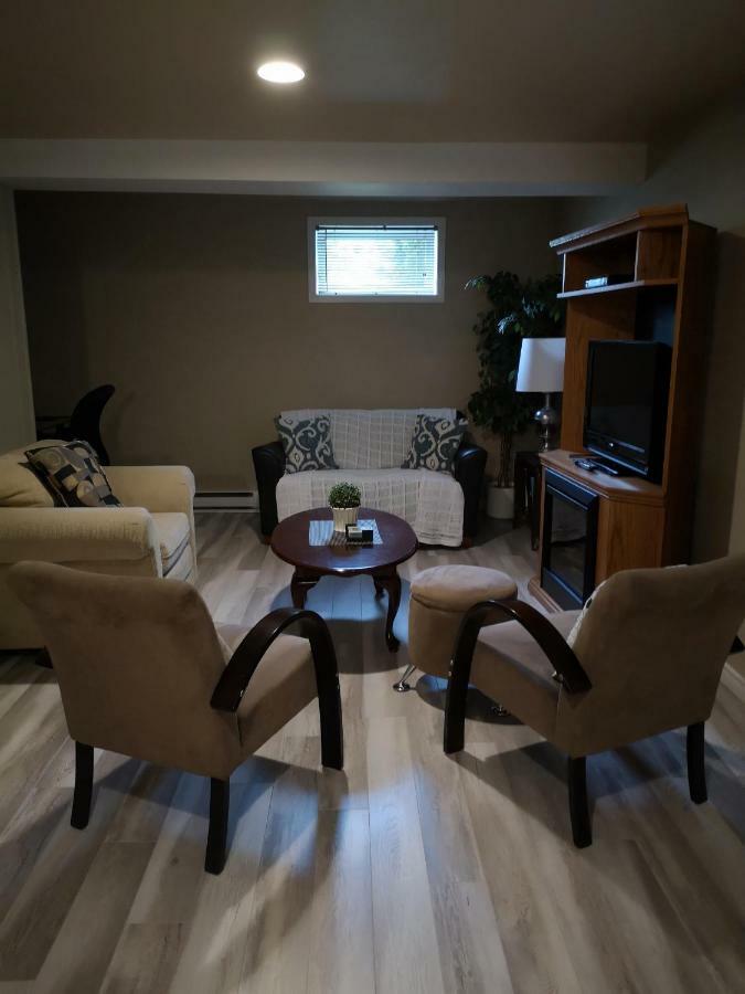 Fully Furnished On Broadway In Moncton Lejlighed Eksteriør billede